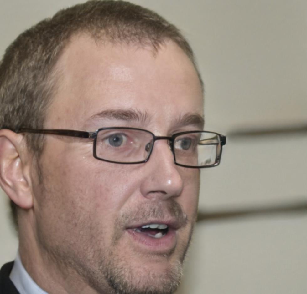 Instructor Alvar Lindqvist reviewing project documentation